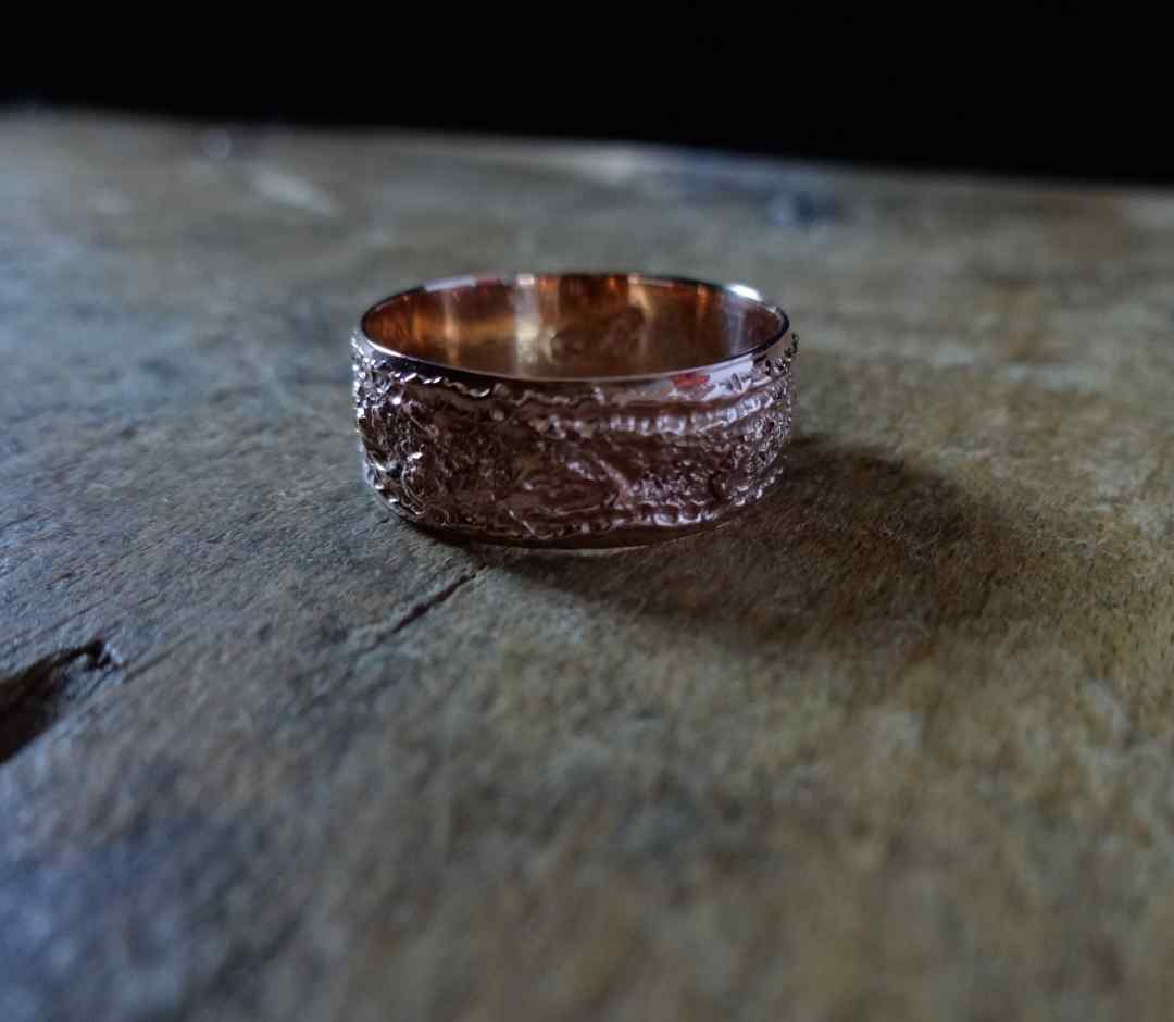 Undefined ring stacker in Rose Gold 