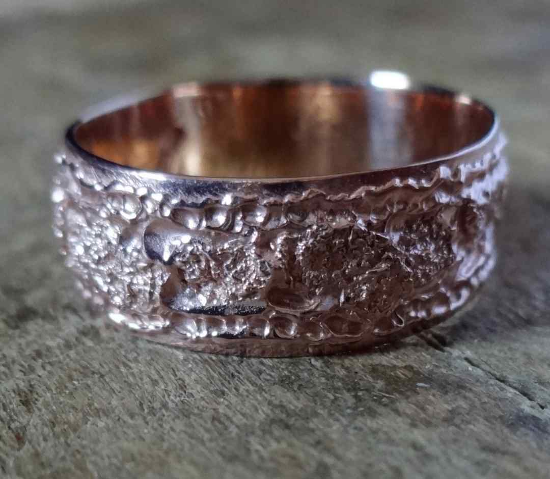 Undefined ring stacker upclose texture in Rose Gold 