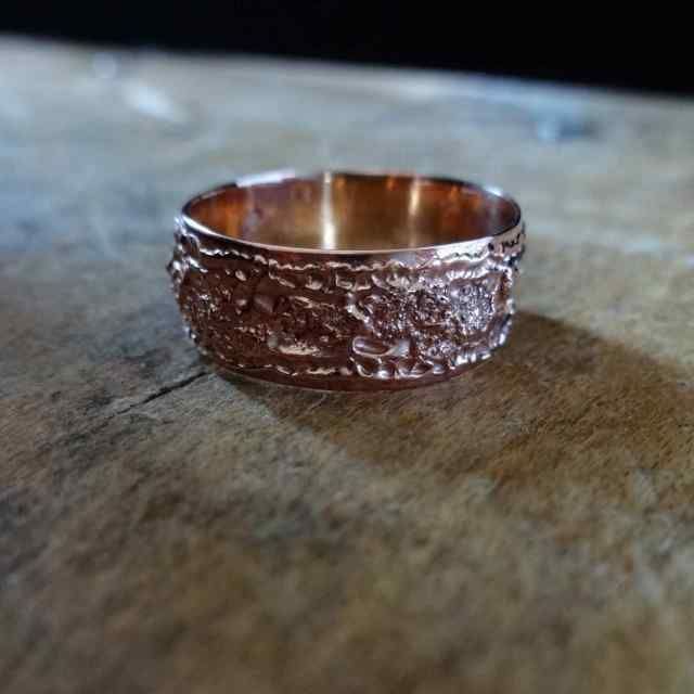 Undefined ring stacker in Rose Gold 